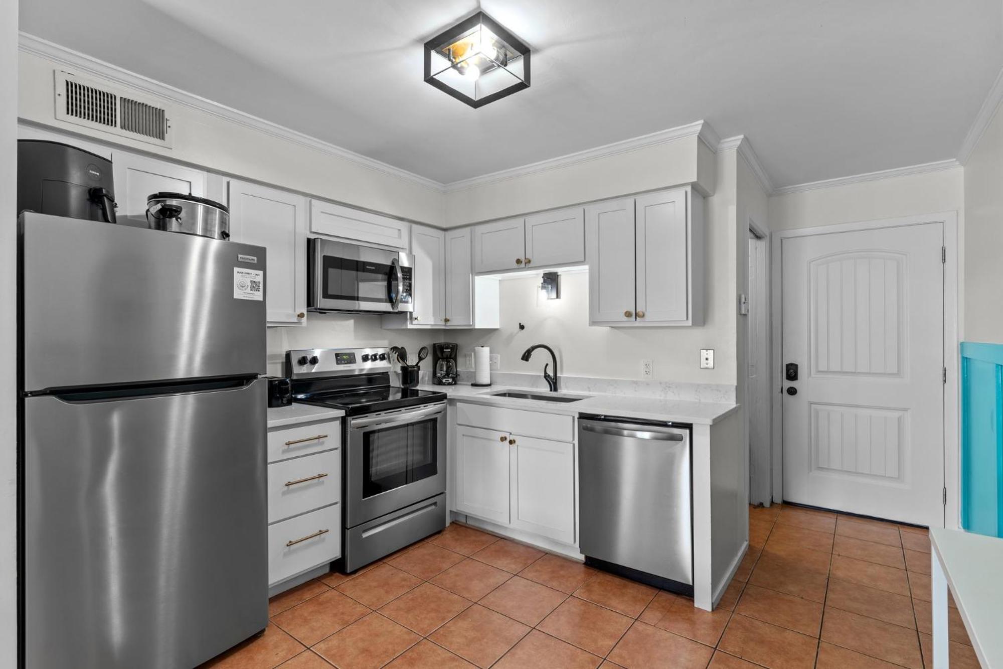 Hang Ten Hideaway, Pool, Condo, Parking - 6 Person Max Occupancy Carolina Beach Exterior foto
